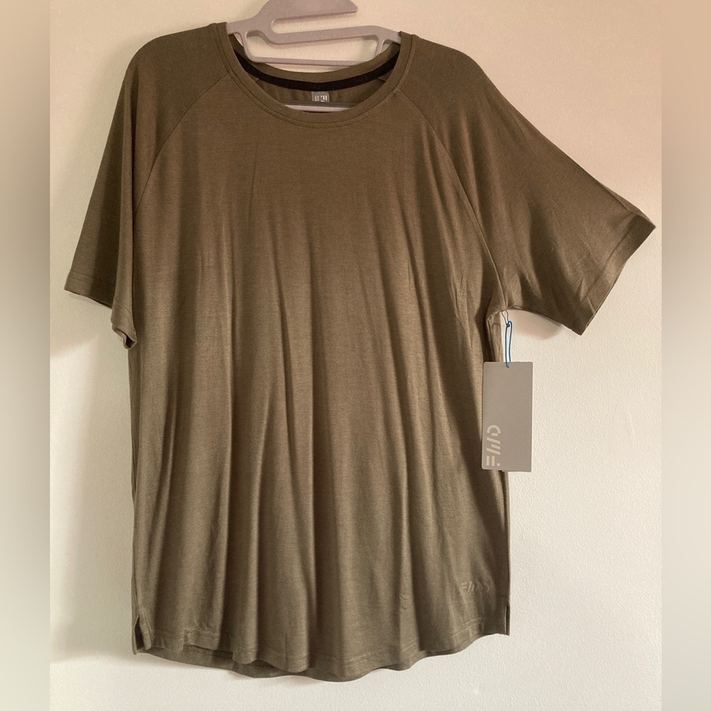 🔥NWOT FWD Olive Tee